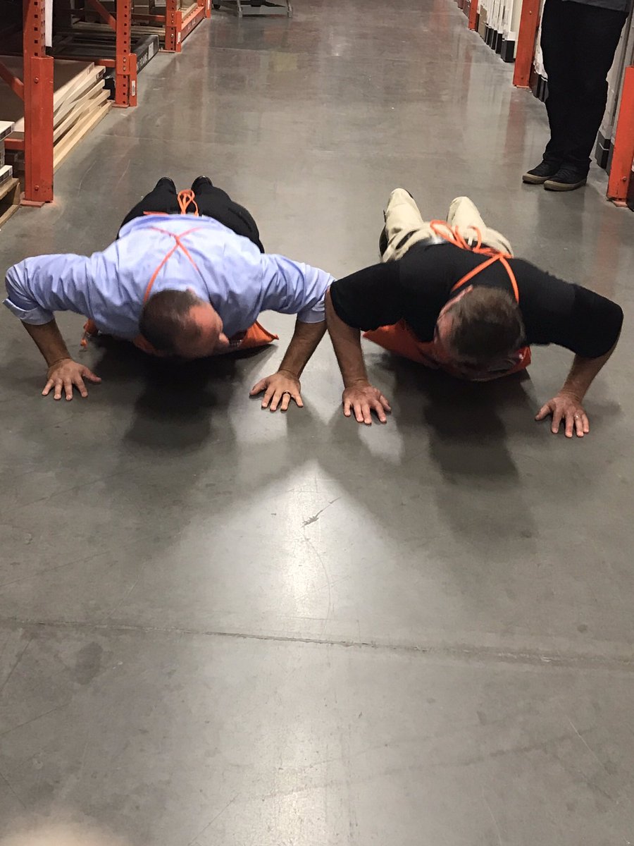 TamaraRoden's tweet photo. When you lose a bet at #HD4725 you might have do some push ups... Leadership setting the example #24hourrule #stayinstock https://t.co/NxXhyCc3O1
