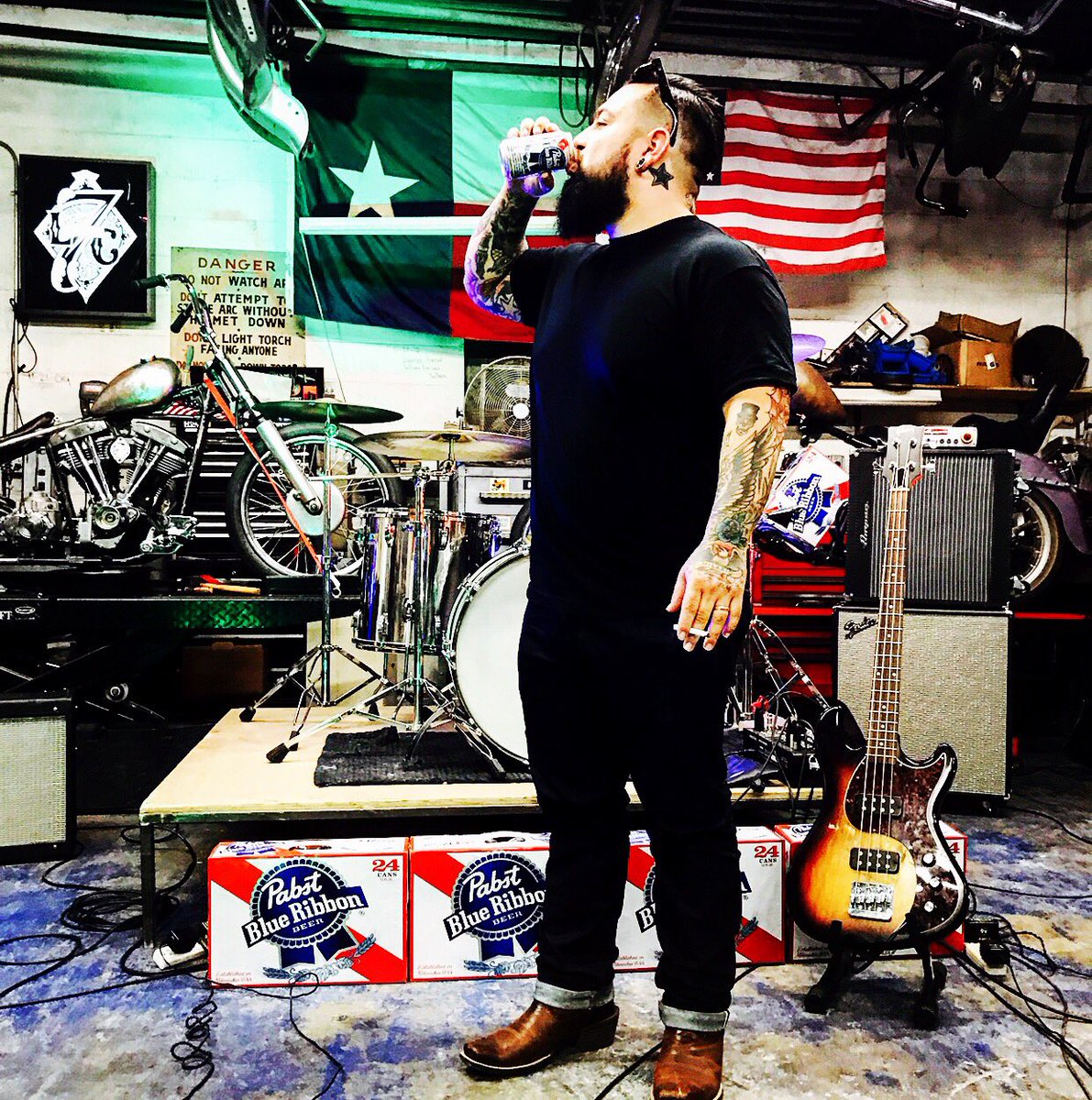 🇺🇸Cheers to the f*cking weekend🇺🇸

#Friday #PBR #Lucky7s #ChopperSupply #Pabst #ElmStreetTattoo #PabstBlueRibbon