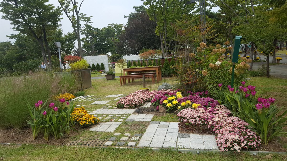 서둘러 주세요~~
성남으로 가을정원 보러가야쥐^^
앗싸~~고고!!
성남시청공원으로~~#성남시 녹지과