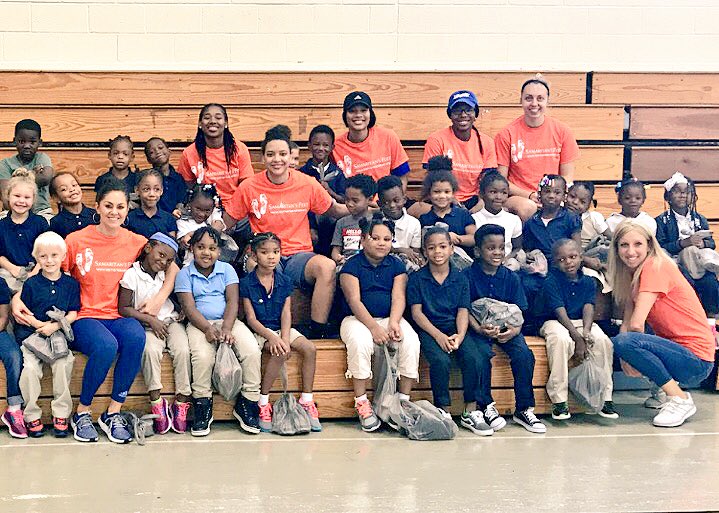 ArchiveRoosWBB's tweet photo. Fantastic morning serving others with @CenterCityFCA and Samaritan’s Feet! #TeamKC #RoosGiveBack 💙💛 https://t.co/uCCPkVfYvm