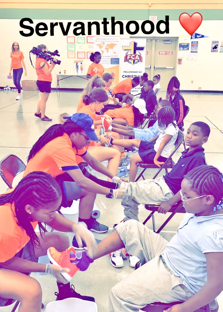 ArchiveRoosWBB's tweet photo. Fantastic morning serving others with @CenterCityFCA and Samaritan’s Feet! #TeamKC #RoosGiveBack 💙💛 https://t.co/uCCPkVfYvm