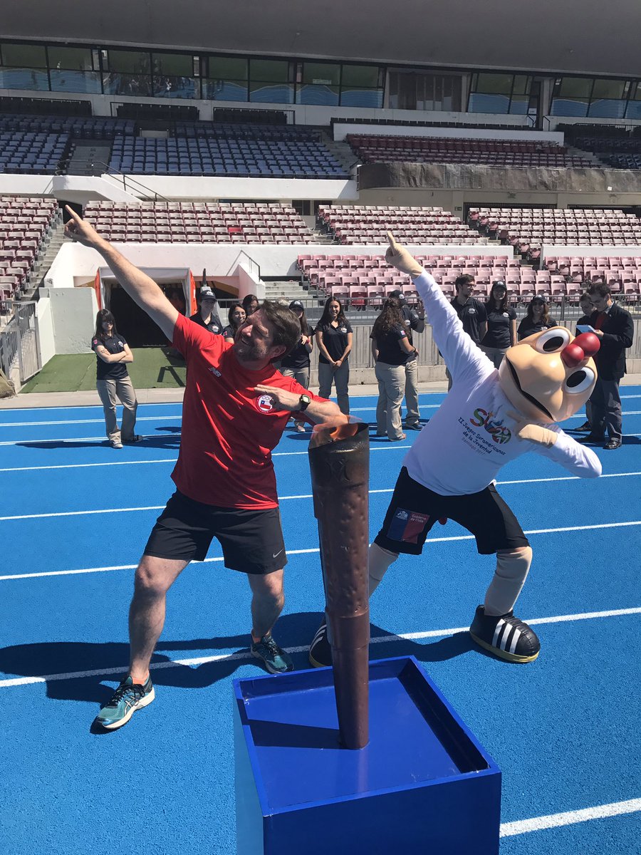 Stgo2017's tweet photo. Nuestra mascota Coné junto al Intendente @Orrego ya viviendo el ambiente de esta fiesta deportiva 😀 #Stgo2017 #usainbolt https://t.co/yMCE6DRBzt