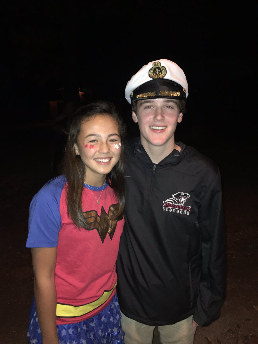 sarahrobo4's tweet photo. Happy bday Ben!! Hope you have a wonderful day, thx for being an unreal neighbor all these years😊🤙🏻 love you💙💛🎉 #itdonotmatta #helpfindmycat https://t.co/YJEZmgRxBW