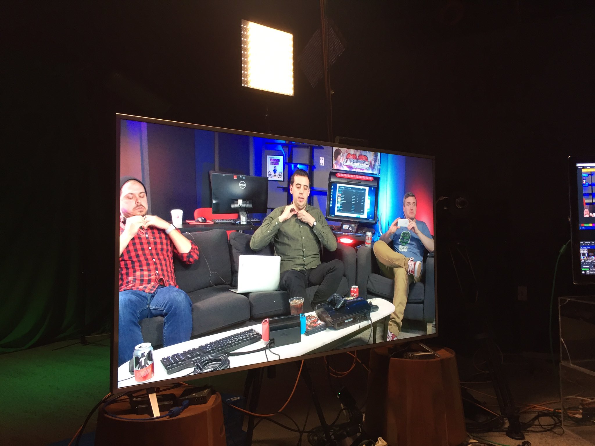 DKXCtf8VoAAu12W.jpg:large