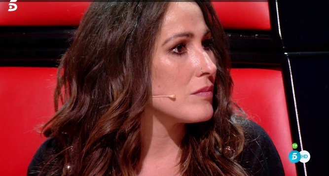 MundoMalu's tweet photo. Duele mucho verla así. #TeamMalú #LaVoz1 https://t.co/XNaATgN0ub