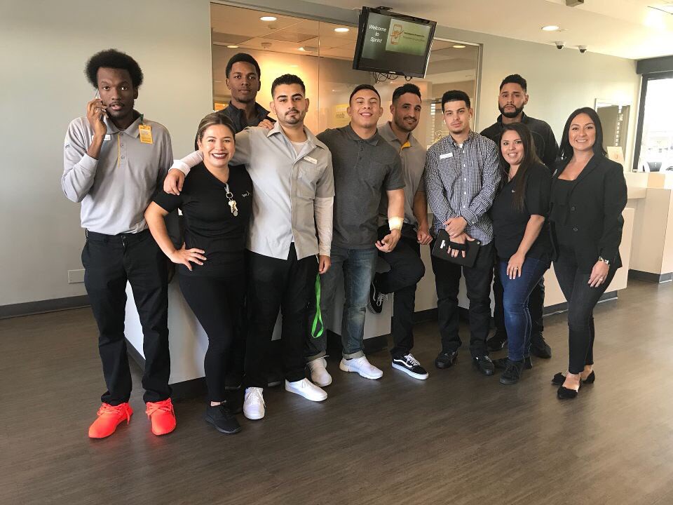dynisha_perez's tweet photo. Sprint Riverside Tyler #98 #IPhone8Launch 📱⌚️ @hello_minerva @AbrahamBolanos1 @kkwestisbest @SoCal_Pinnacle https://t.co/PyFjach8IB