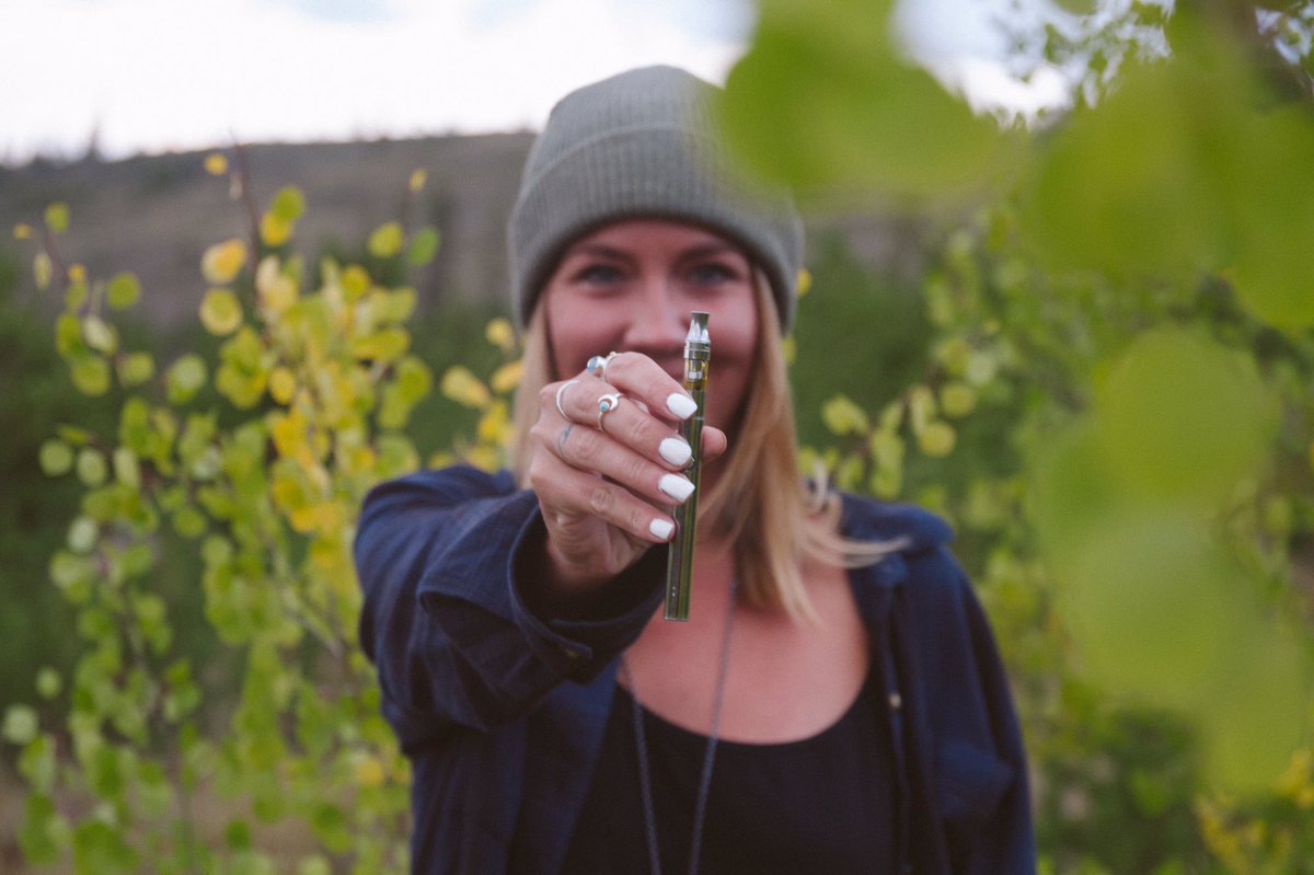 fliproducts's tweet photo. Who's ready to #FLIhigh this weekend? #TGIF #Cannabis #Dabs #Vape #THC #Colorado https://t.co/f34W7dzgNM