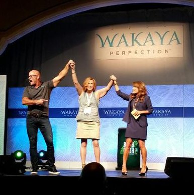 mhansen4's tweet photo. I got to be acknowledged on stage for losing 52 pounds of fat! #BulaFIT #wakayaperfection https://t.co/MKZp8WpJtc