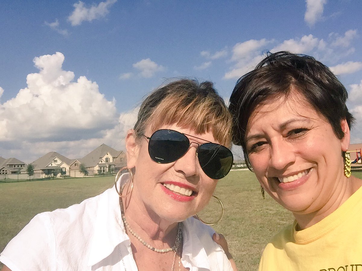 VVannoy's tweet image. Planting trees @PomonaElem with our lovely Manvel Mayor Debra Davison! #treesforhouston