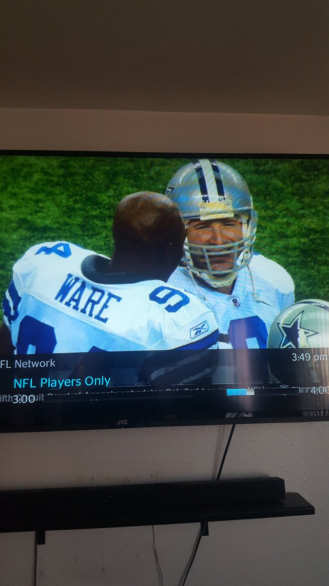 MRDest2014's tweet photo. @tonyromo @DeMarcusWare @nflnetwork 
Miss seeing these two do work. TRUE LEADERSHIP @dallascowboys just arent the same anymore. https://t.co/UV4ZEebCWP