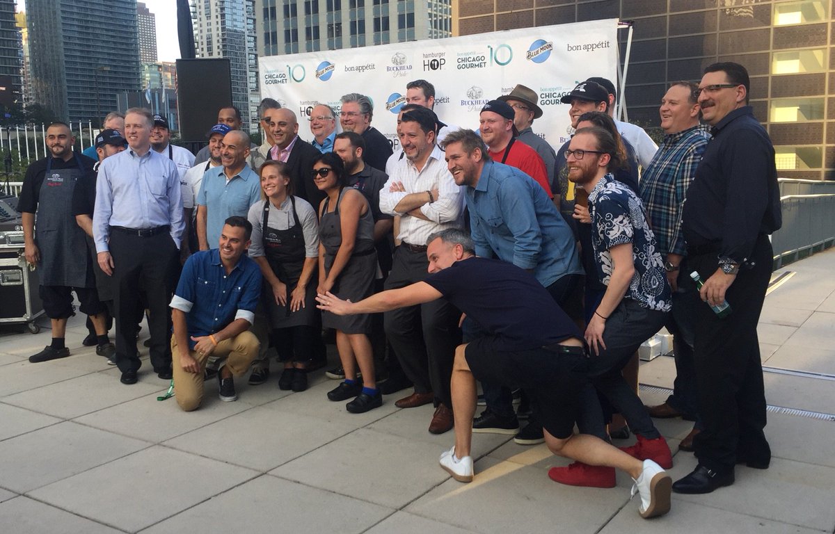 IlliniRestAssoc's tweet photo. And the 2017 Hamburger Hop begins! #HamHop #Chigourmet https://t.co/vdUp4bhVHG