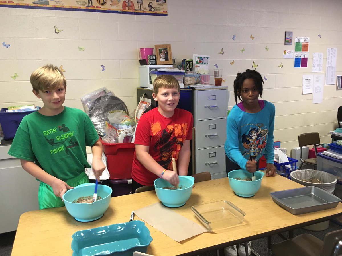 mrsamandadixon's tweet photo. #ewgameon #EWAUBU #cookingintheclassroom #fourthgrade #areaandperimeter #brownies https://t.co/oOGfxXxVZf
