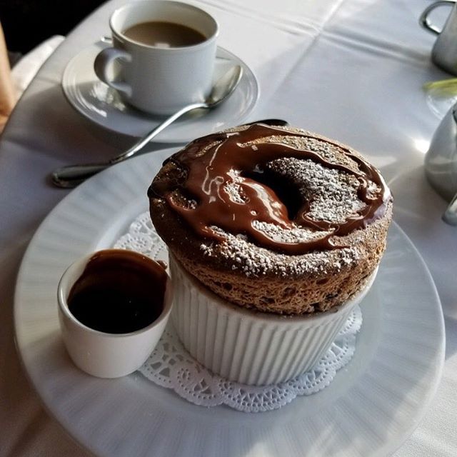 EiffelTowerUSA's tweet photo. Decadence at its very best.

📷@sherryd628 https://t.co/HPMFoSP7YU