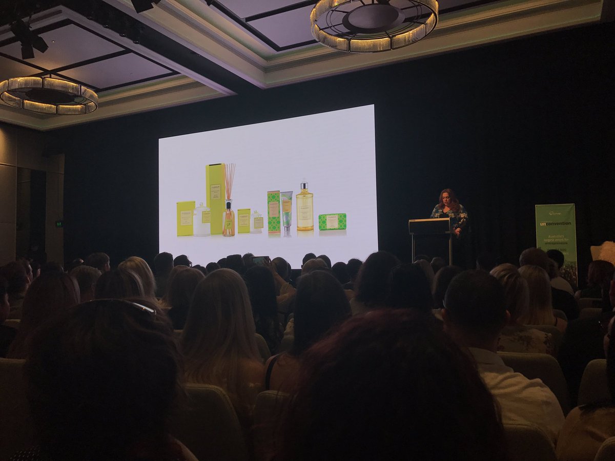GioCarrillo's tweet photo. Because I love education 🌿#uncon17 https://t.co/8PQ39HJWTE