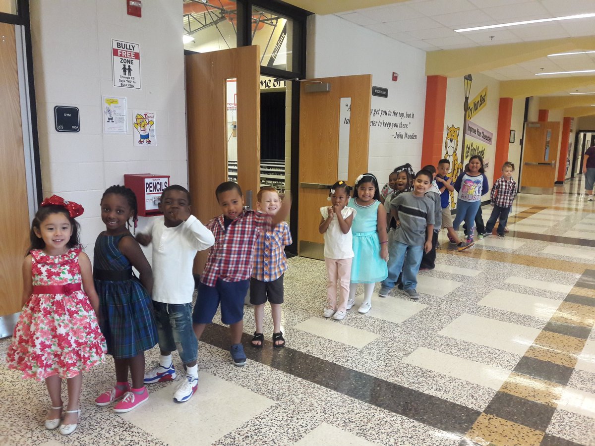 MrsBiteng114's tweet image. We got our pictures taken today! #TriangleKinders #FallPictures