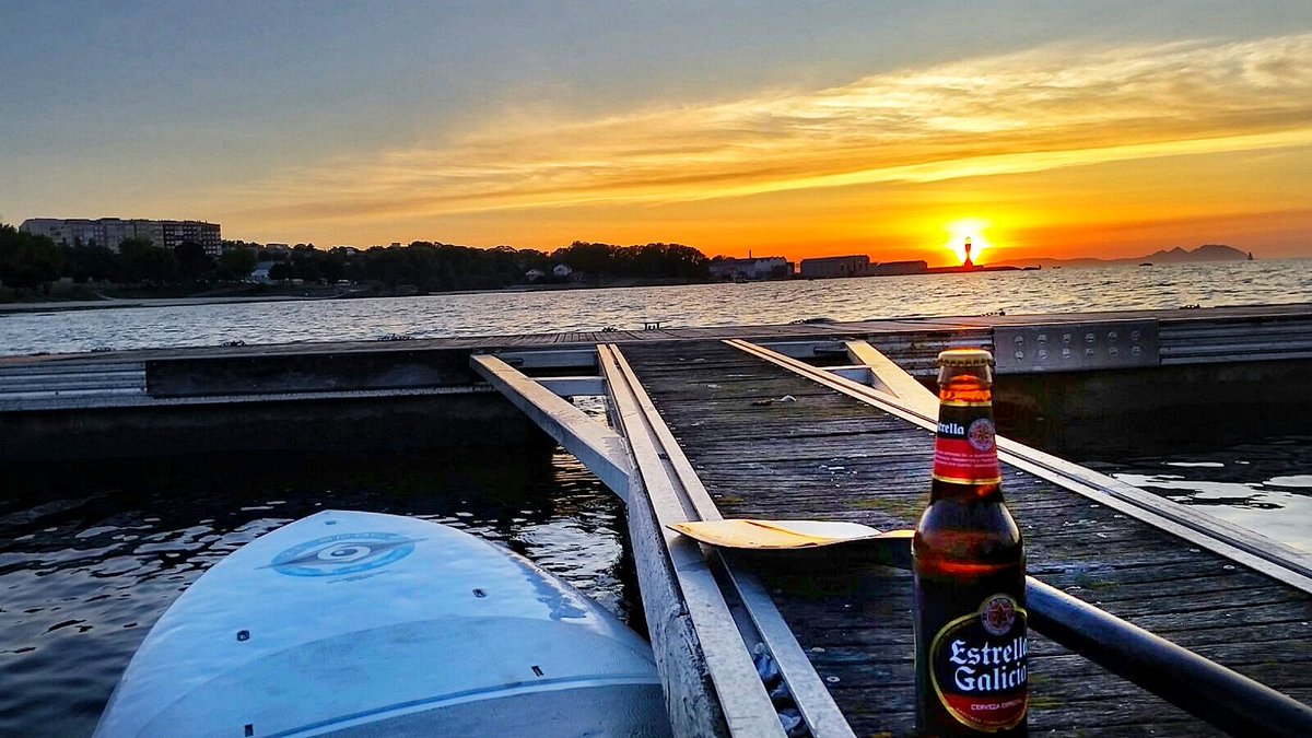 Y así fue el último #Atardecer del #verano2017 en #Vigo con @estrellagalicia y 📷👉 #PaddelSurfVigo #CuandoVesEnVezDeMirar @ElTiempoA3