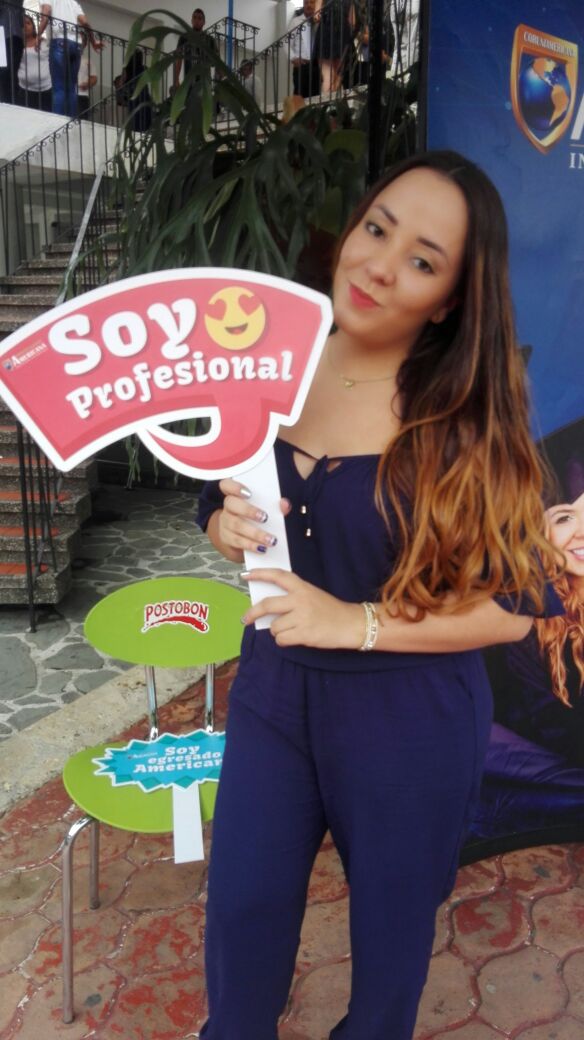 Isavelez95's tweet photo. Amigasssssss las adorooo 🎉🎗🎓 https://t.co/1JkysCBxYT