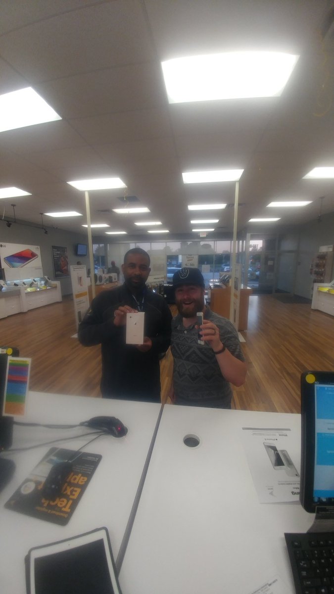 Dmula37's tweet photo. Some old retirees can't stay away
#iphone4ever @uwDirkZunker @UWLittleEric @UWGMJason @MrMoneyMike1980 @beaumont_robert https://t.co/FMw1mRPivD