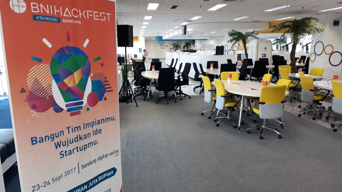 BNI's tweet photo. Selamat pagi, Bandung!
Sudah siap berkompetisi di #BNIHackfest2017 #Bandung ?
Atmosfirnya udah bikin semangat nih! 😉 https://t.co/dzGpvQi0zP