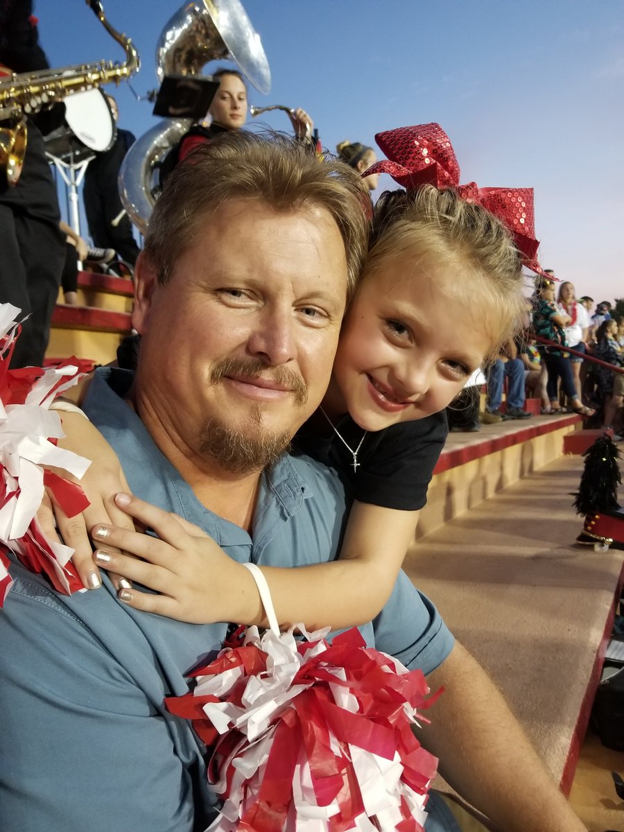 JerriBlanton2's tweet photo. My loves! ❤️ Friday night fun! Go Blazers! https://t.co/bmvvFQTbLA