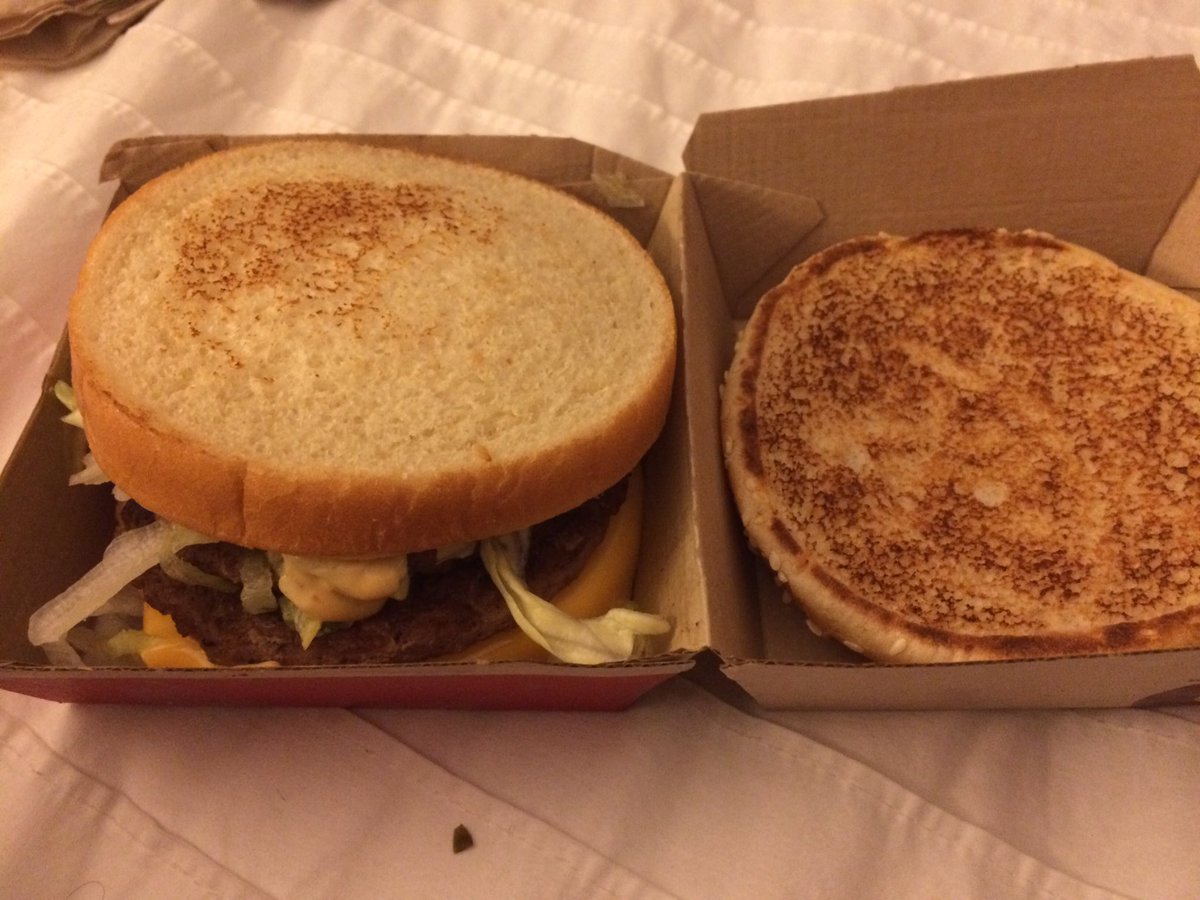 504RoadTrips's tweet photo. .@McDonalds Bun, bun, burger, burger, bun? Someone failed their training. #BigMacFail https://t.co/VdmrIZM5xS