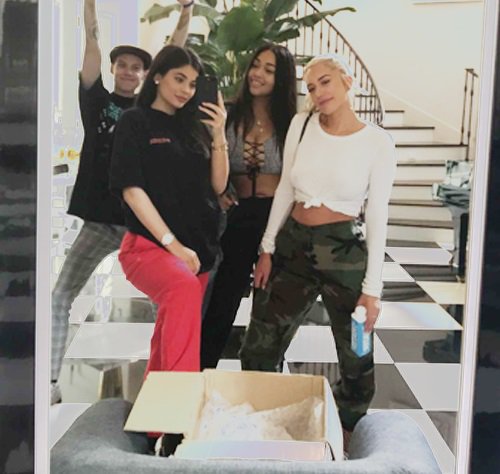 Social media explodes over Kylie Jenner's pregnancy news bit.ly/2ywHl5y?utm_me… https://t.co/9CdEZVObpz