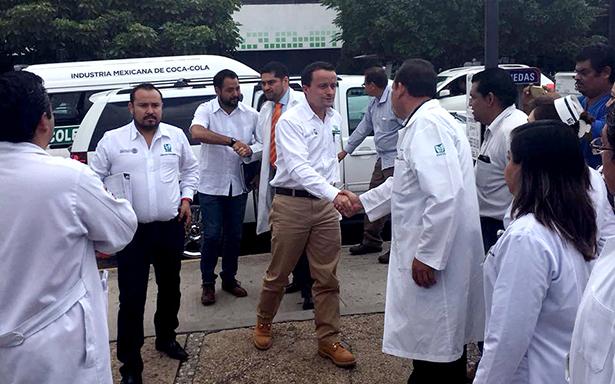 Tu_IMSS_TAM's tweet photo. #ComNac.📢📰 El @Tu_IMSS acelera en #Chiapas la reparación de clínica dañada por el #sismo del 7 de Sept. #IMSSdePie https://t.co/yfEXgANWyE https://t.co/X78tbqzP5v