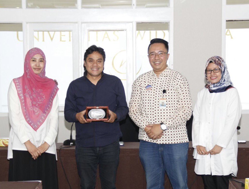 Terimakasih <a href="/bandungkahiji/">Bandung Kahiji</a> atas undangannya sharing "DiplomasiBudaya" di FT @Universitas_Widyatama