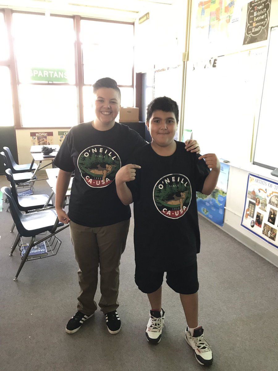 MsGaray89's tweet photo. Student re-gifted me a $20 gift card for my bday, so I went to the mall &amp; got us matching shirts!! ❤️my Ss @Sierra_BCSD @BakCitySchools https://t.co/mAvCGPhKbY