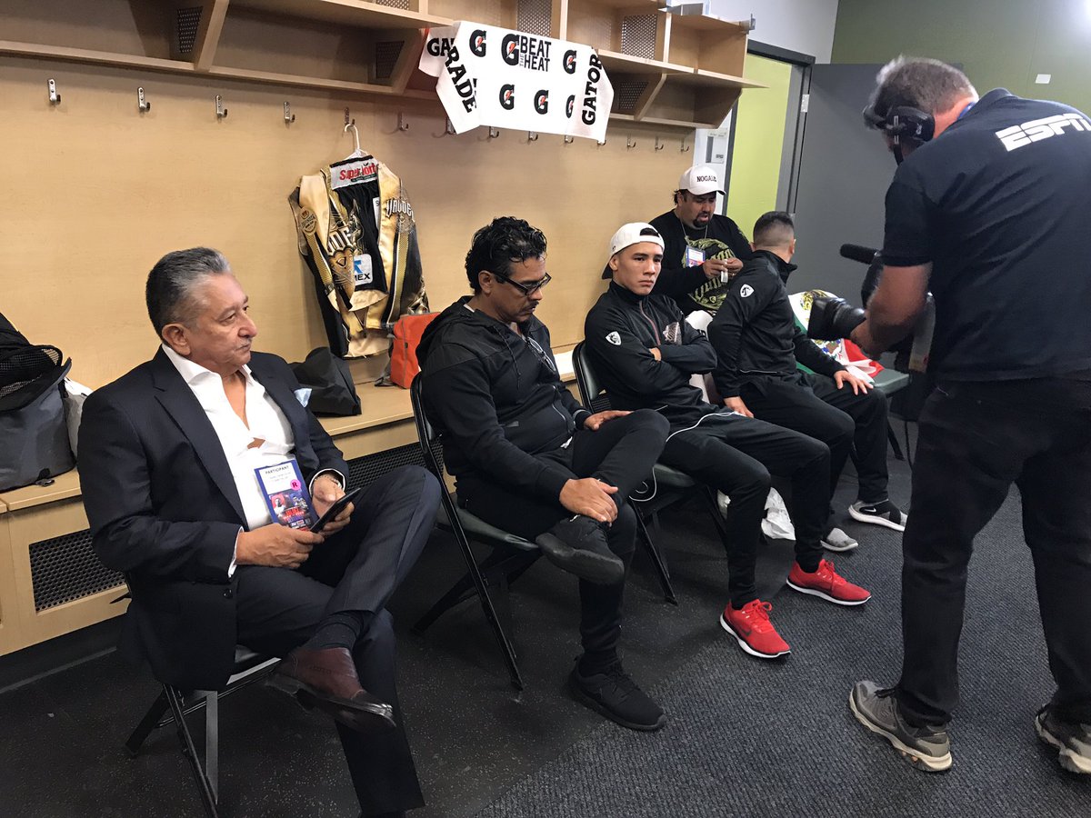 spiderdyor's tweet photo. Llegando al Tucson Convencion Center #TeamValdez #ValdezServiana #PorMéxico 🇲🇽 https://t.co/YqhJ3zjsDz