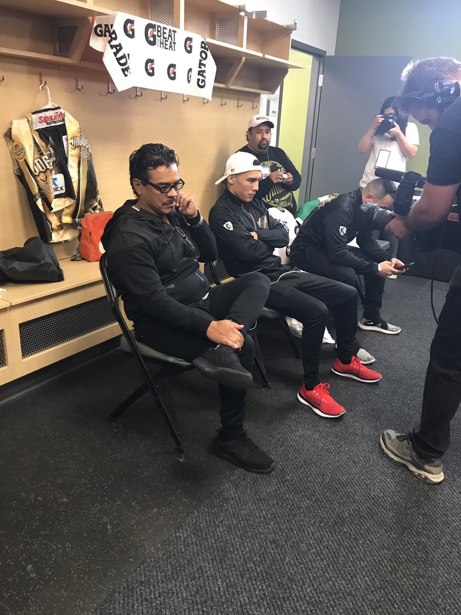 spiderdyor's tweet photo. Llegando al Tucson Convencion Center #TeamValdez #ValdezServiana #PorMéxico 🇲🇽 https://t.co/YqhJ3zjsDz