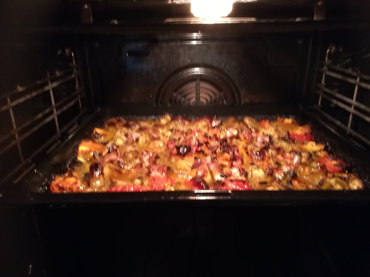 karllaye's tweet photo. #Tomatochutney Day
5kg of Tom Chutney. Roasted Green &amp; Spiced Red .. https://t.co/sBzu7BsUH9
