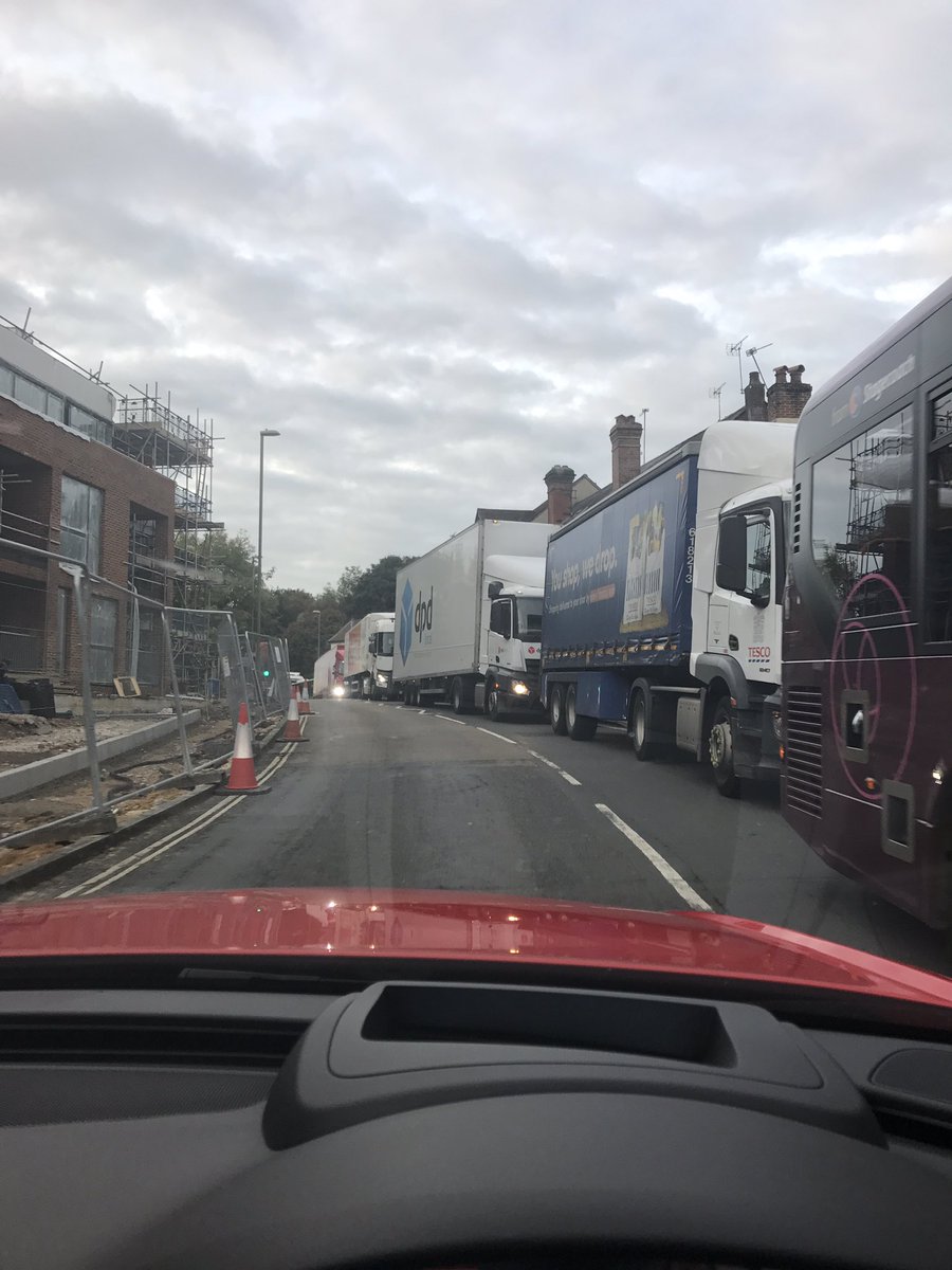 MrHowesC's tweet image. If anyone is planning on driving anywhere in #Winchester this morning don&apos;t bother M3 shut both ways. Town is #totalgridlock