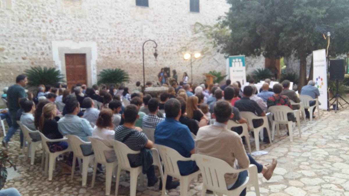 uctaib's tweet photo. #Raixa  escenari dia Mundial del Cooperativisme va gaudir de la música de la Cooperativa Art i Sons i dels productes @CoopsAgroES  @Coopib https://t.co/g0Q4x2mDQV