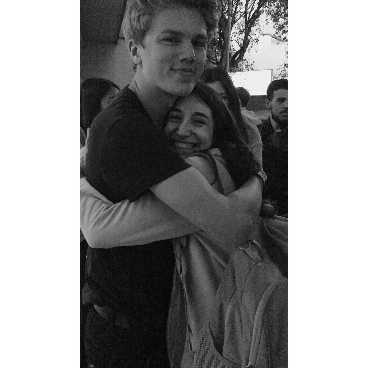 P0WERFULMAHONE's tweet photo. cada nervio que pasé a lo largo de estos 3 días valió la pena porque pude conocer a las personas que más amo y que me hacen tan feliz💜 https://t.co/fb6Wwjt3sP