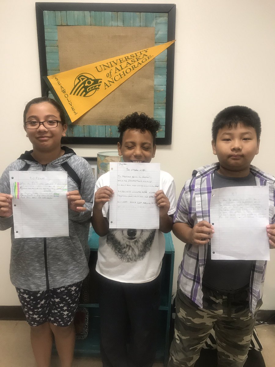 KarlaHM16's tweet photo. Writing couplet poems about 9-11.  Great job kids! #glenmorejets  #EngageSanAngelo https://t.co/S7IrQZgUJR
