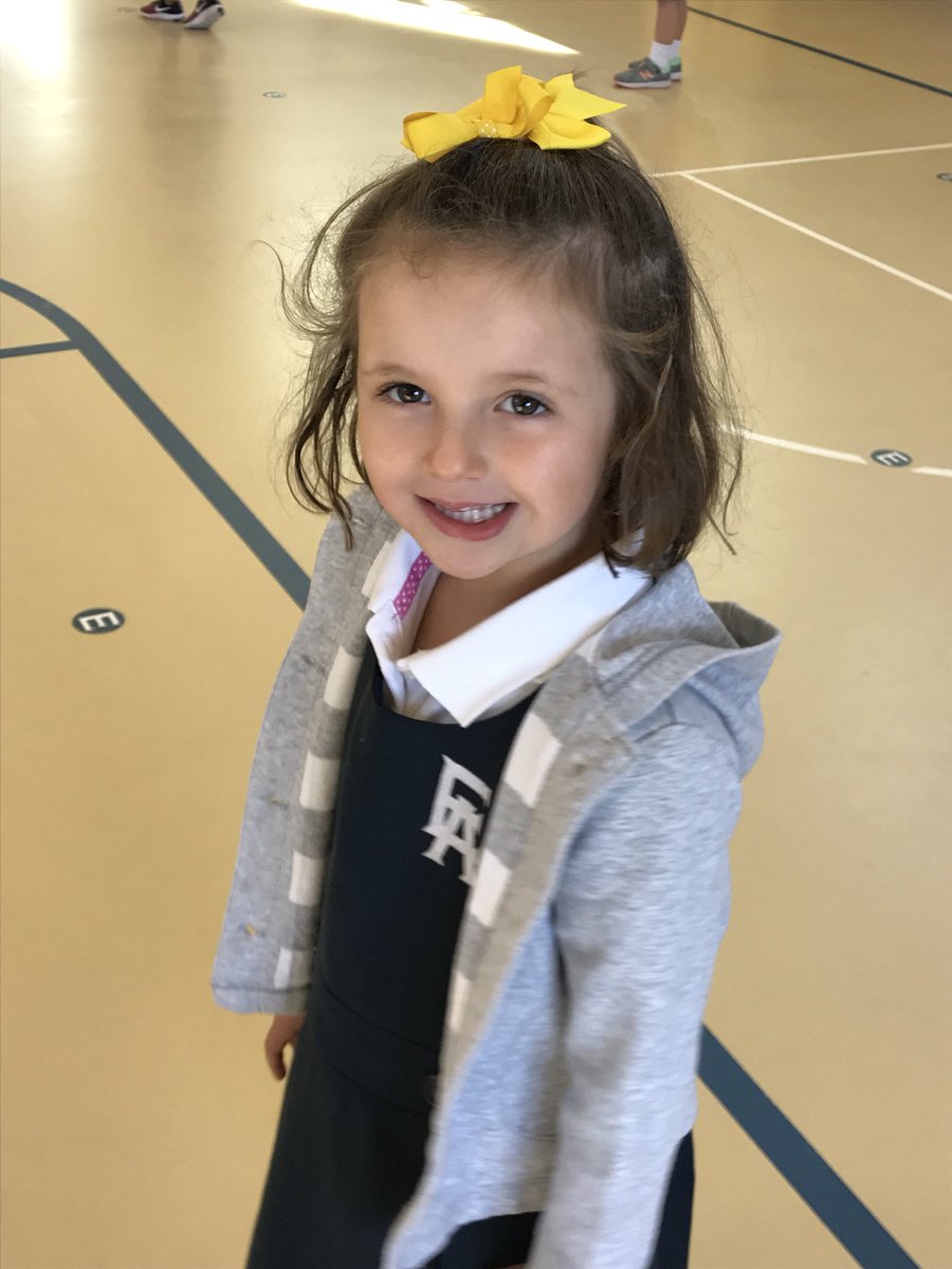 EAPhysEd's tweet photo. having fun in PE @mrgibbs34 https://t.co/jqQqcLwwic