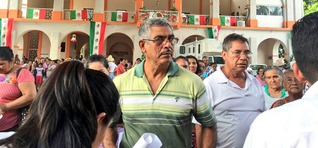 Aksa_Toledo's tweet photo. Ralizamos el 1er pago del programa #EmpleoTemporal de la @SEDESOL_mx y del @PetSCT a 330 familias laollagueñas. @EvielPM  @_AvilesAlvarez https://t.co/UMr2m9KLGO