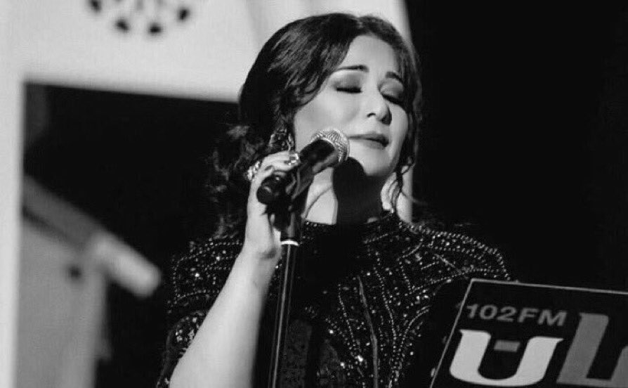 وتسأل #نوال_الكويتية :
 ليه ساكت وداخِلك زحمة حكي؟
ويرد #طلال_مداح :
السكوت أرحَم ولا الشكوىٓ لـ ظالم ..*
