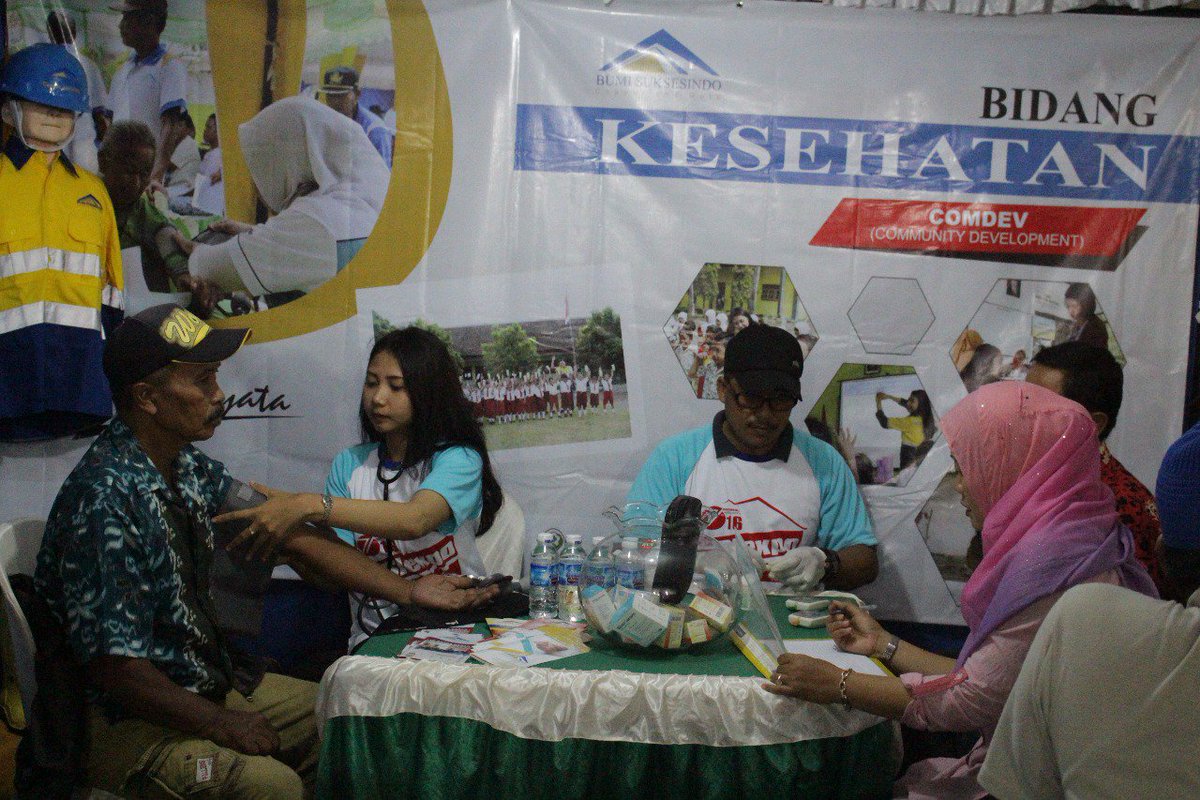Akronim_adif's tweet photo. Pemeriksaan kesehatan  bagi masyarakat oleh tenaga medis bidang kesehatan PT BSI #sahabatBSI #BSIBERBAGI https://t.co/CTTwkd5VRb