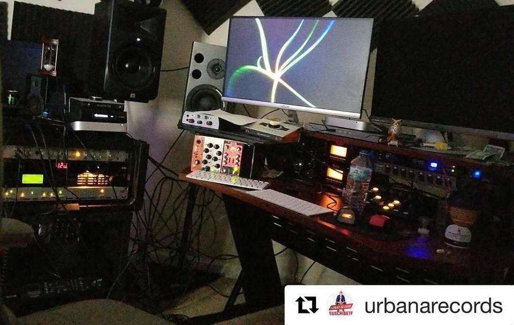 lukasbloomofi's tweet photo. En @urbanarecords haciendo el remix de #tupirata #lukasbloom @smechava @ali.ayala @ivandioficial @caspermusicpr (https://t.co/9rJFWFgq0f) https://t.co/b0SFs4hUoF