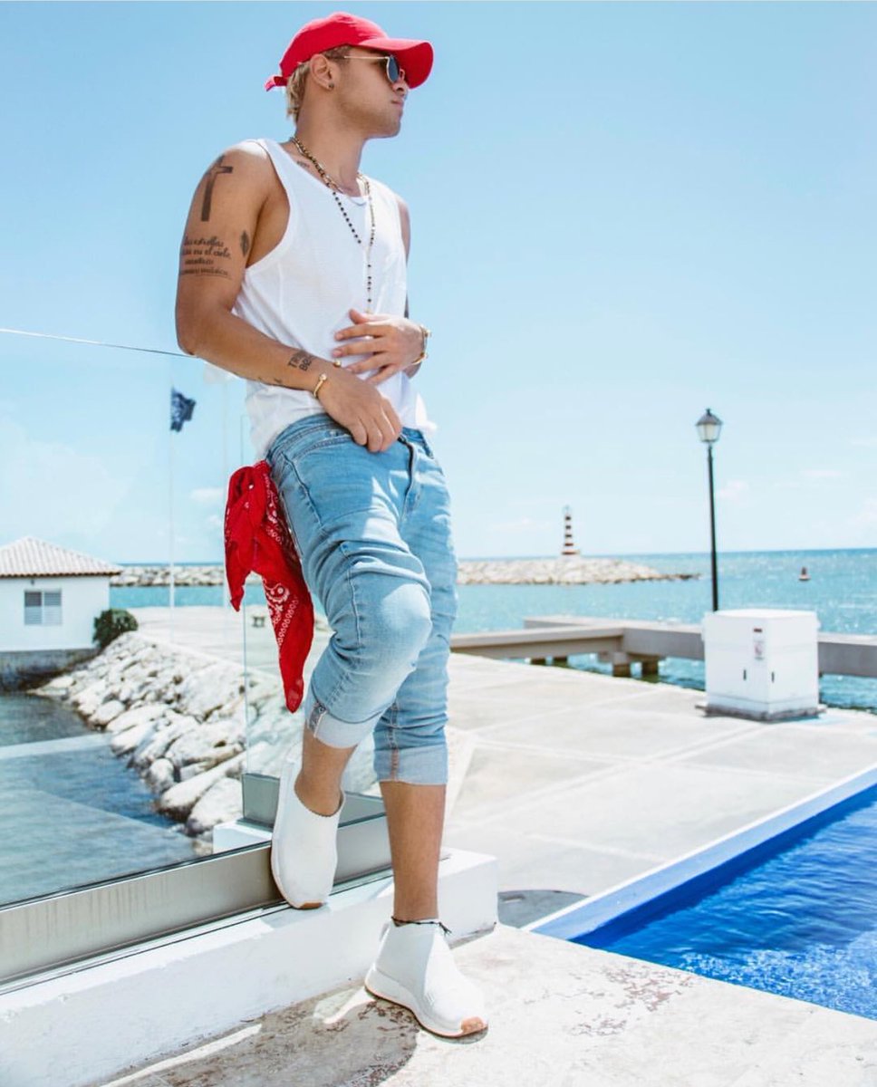 Wannabeurlight's tweet image. Él es arte💙 @lumnayofficial