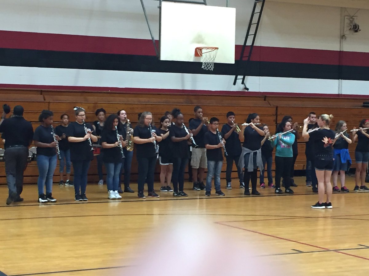 Free2bmeLisa's tweet photo. GMs Ss showing school spirit at pep rally! Fun times! Team work makes the dream work! @ABSSWeb @GMSfalcon #falconslearn #falconpride https://t.co/GjYOMMrGpC