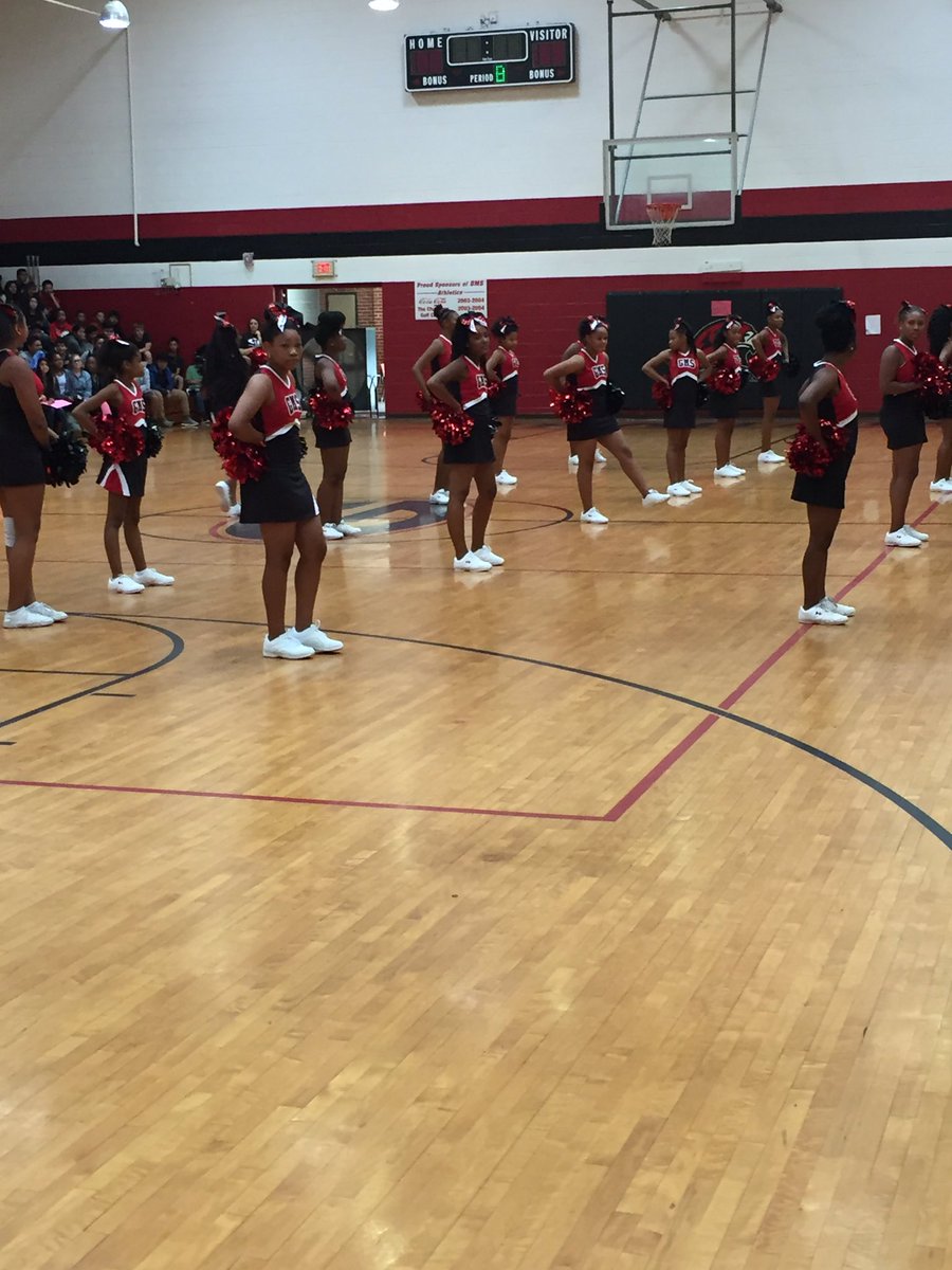 Free2bmeLisa's tweet photo. GMs Ss showing school spirit at pep rally! Fun times! Team work makes the dream work! @ABSSWeb @GMSfalcon #falconslearn #falconpride https://t.co/GjYOMMrGpC