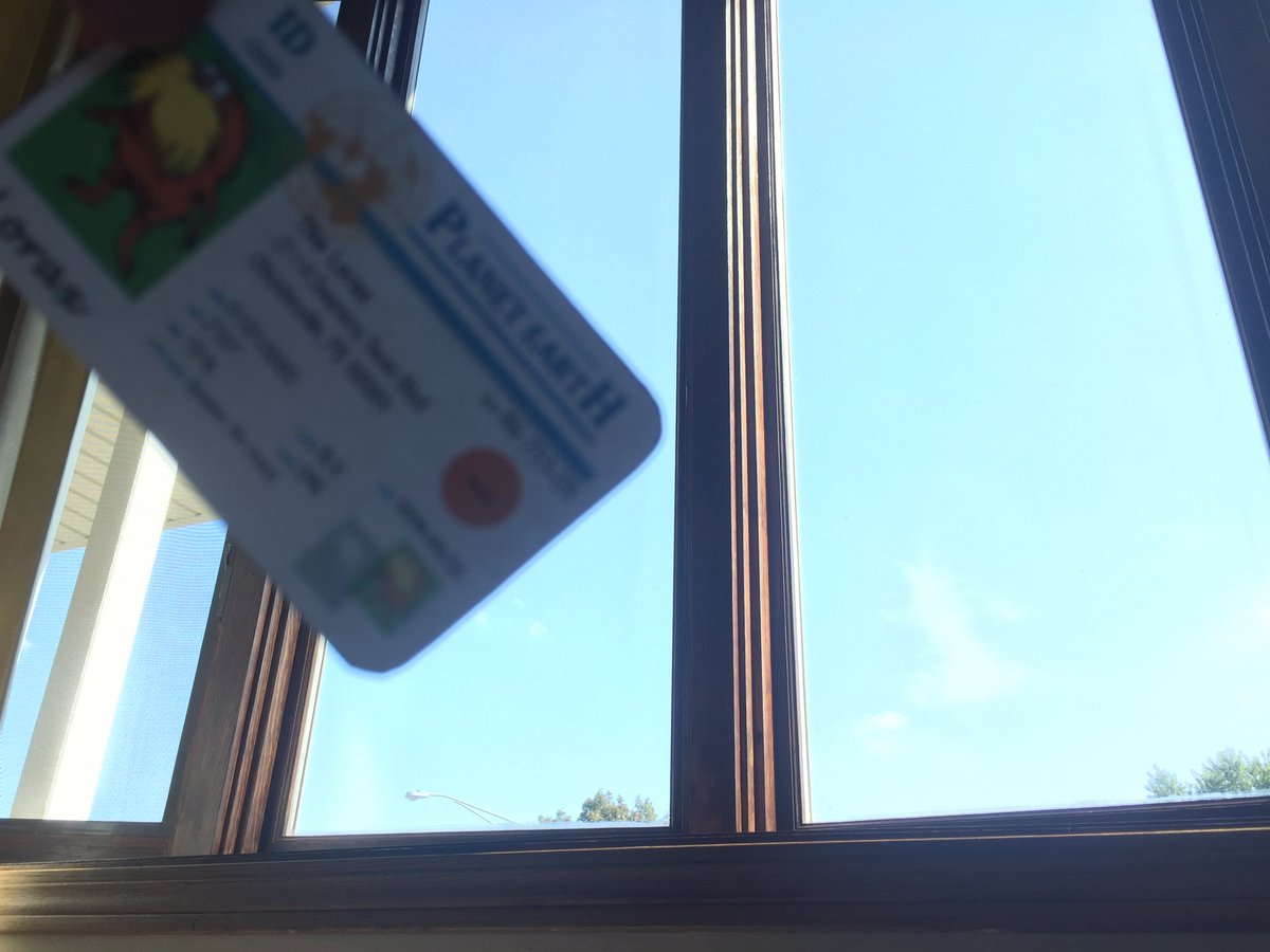 NH514058apes's tweet photo. Open your windows and turn off the lights! Turning off lights will use less energy and burn less fossil fuels #apesintro @franklinlorax https://t.co/Gw99XWZBj4