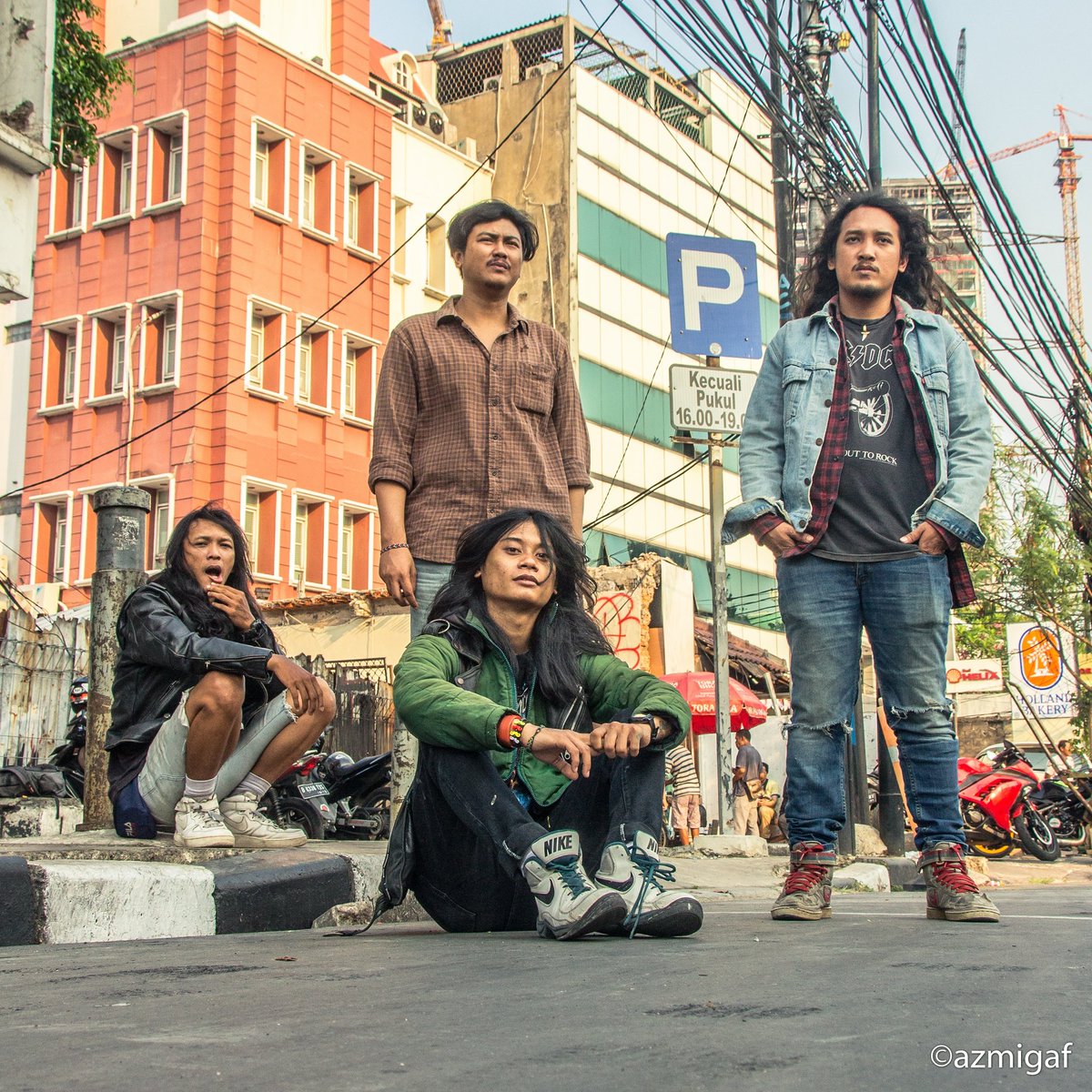 sktriolekso's tweet photo. SK Trio Lekso
#sktriolekso #band #rock #rockmusic #roadtosingle #singlehits #comingsoon #release #macankampus https://t.co/HXDbJV6cii
