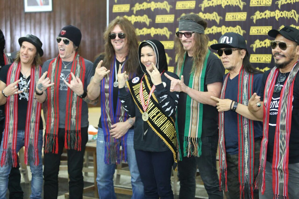 ritawow_1973's tweet photo. Rock In Borneo❤️❤️❤️ https://t.co/6UsoUAdDba