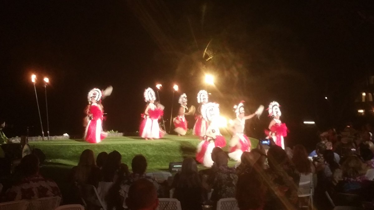 amoscon's tweet photo. Luau time at #AMOS2017 celebrating a big week and saying a Hui Hou to all our AMOS friends. https://t.co/bZg0aYCcL0