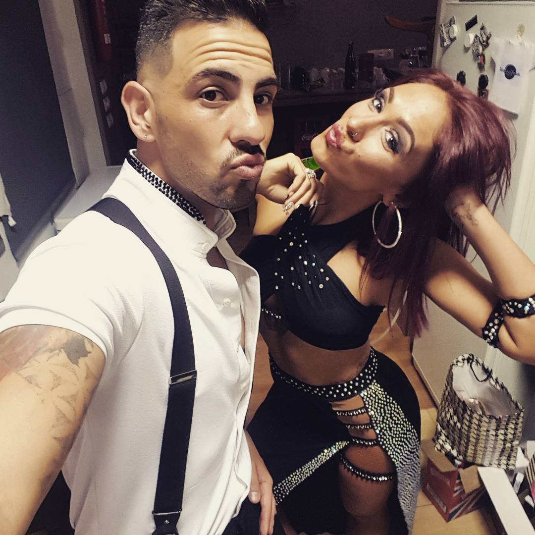 DyDoficial's tweet photo. Noche de estreno!!!
#Nuevoshow #Desnudos de #DanielSantacruz
para #dydwtp!!!
Felices con nuestra gente, familia y amigos💖💖💖
#DanielyDesiree https://t.co/hjacH2ViyR