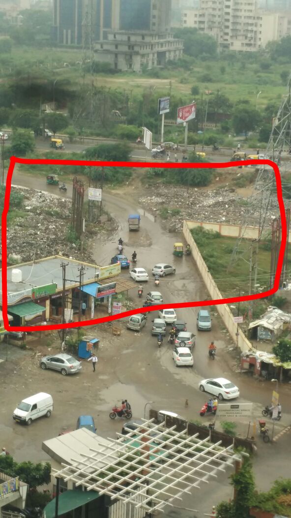 Swapnilkhound's tweet image. @narendramodi @myogiadityanath 
Who is incharge of poor #roadways system &amp;amp; #garbagedumping of #Ghaziabad? Where is #SwatchBharat?